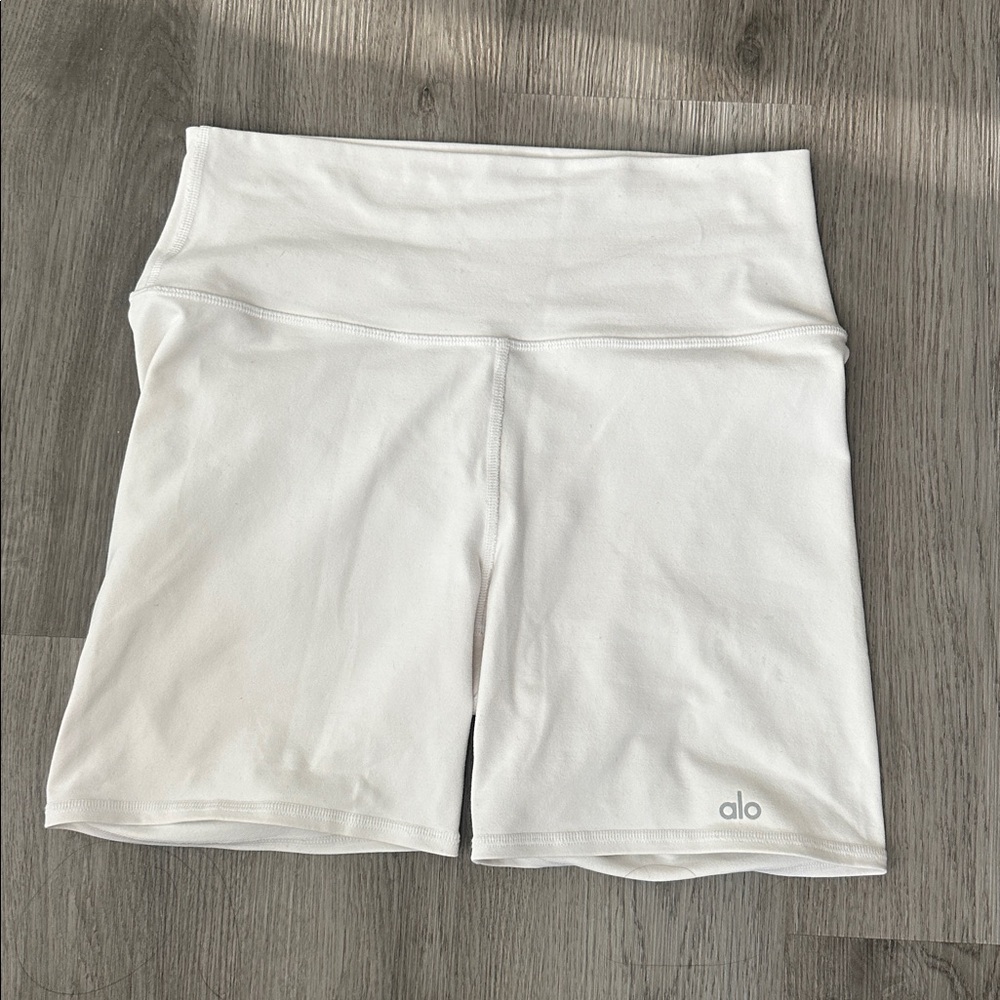 Sold ALO YOGA 5" Airbrush High-Waist Biker Short - White